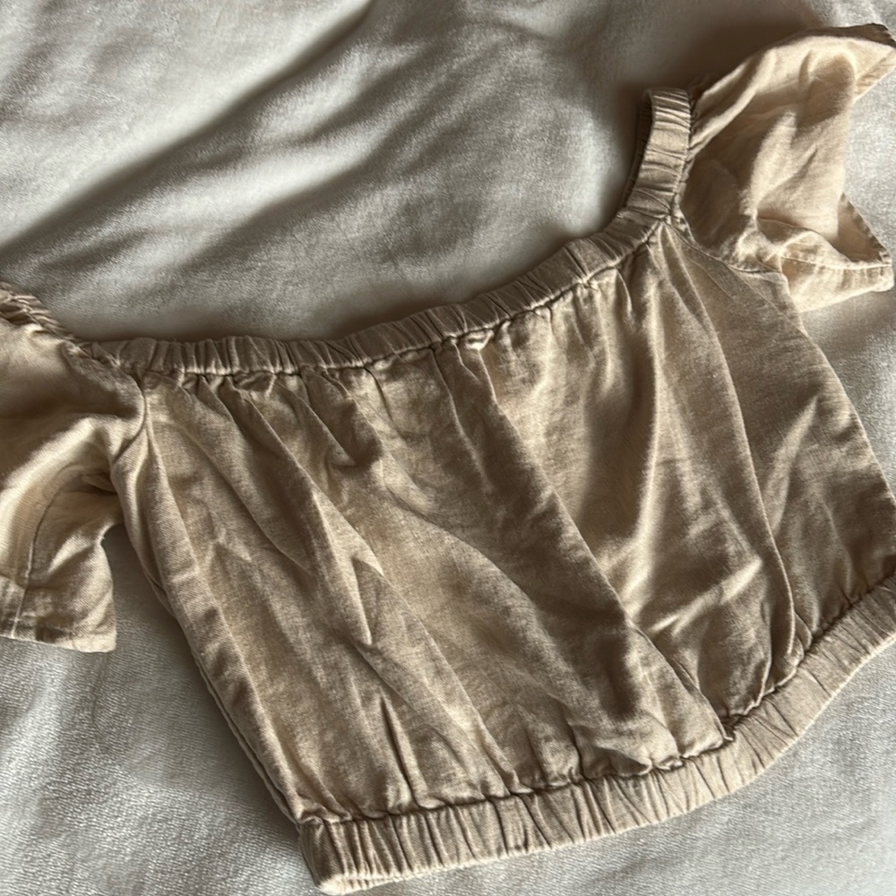 NWT Abercrombie and Fitch Off the Shoulder Crop Top